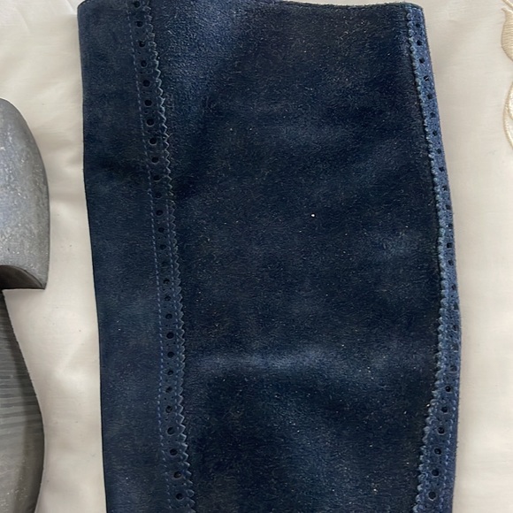 Navy suede boots with « lace » cut detail. Size 10 bought in Paris - Picture 2 of 8